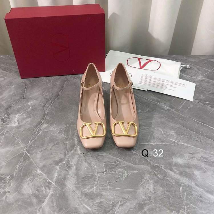 Picture of Valentino Shoes _SKUValentinosz35-406CMYY041020250